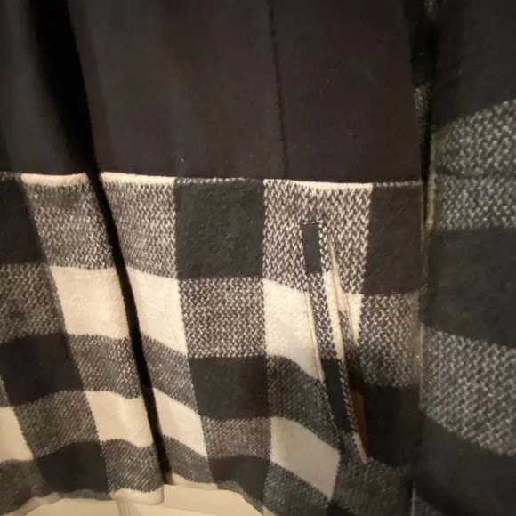 Celebrity Pink Color Block Coat With Detachable Sherpa Lined Fur Hood Like New - Picture 2 of 9